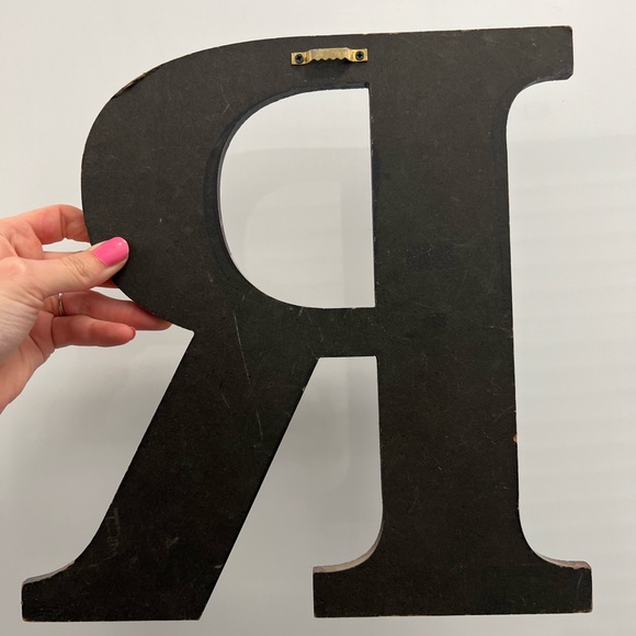 Big R decor - Picture 2 of 3